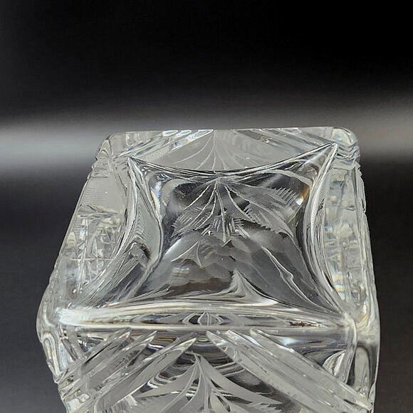 Sparkling Crystal Cut Crystal Decanter w Etched Floral Pattern Pinwh & Star Patt - Picture 12 of 13